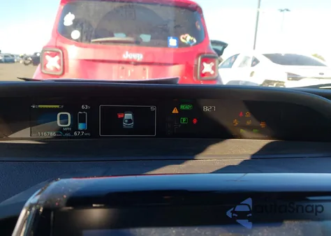 2020 Toyota Prius Prime Limited z USA, uszkodzony, nr VIN JTDKARFP2L3135465